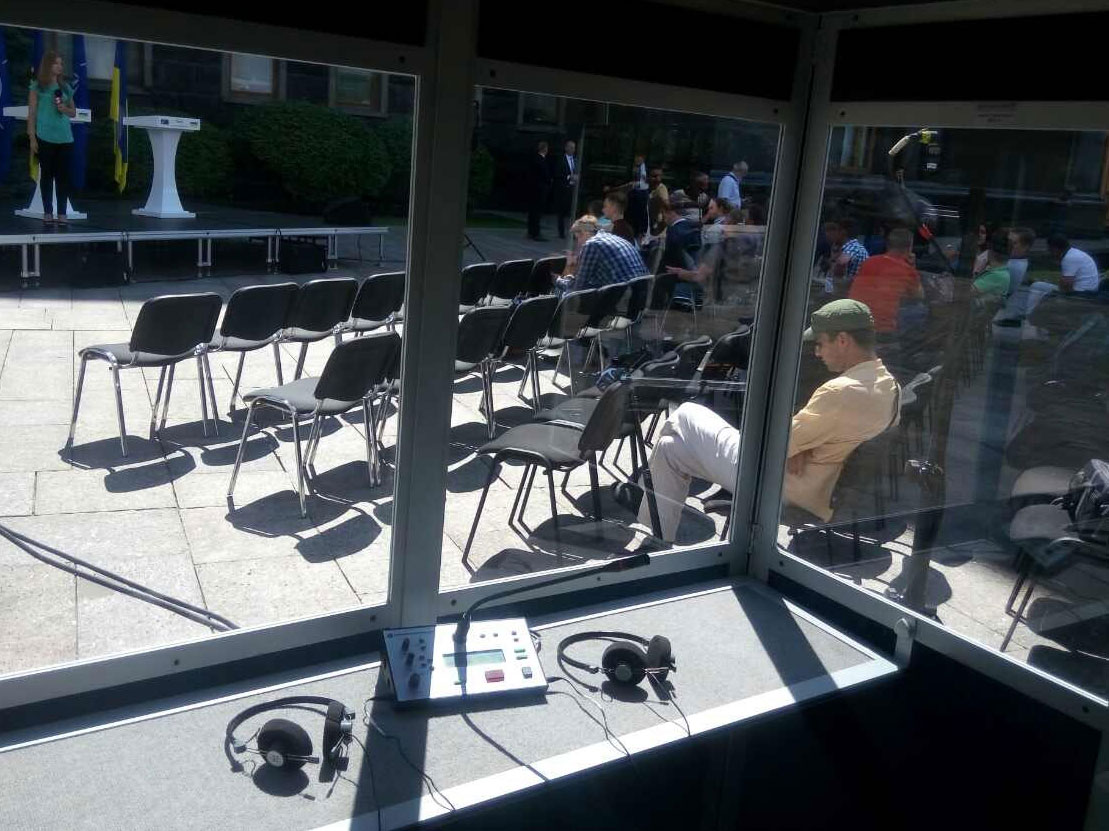 Аренда оборудования для синхронного перевода для мероприятия Киев Украина