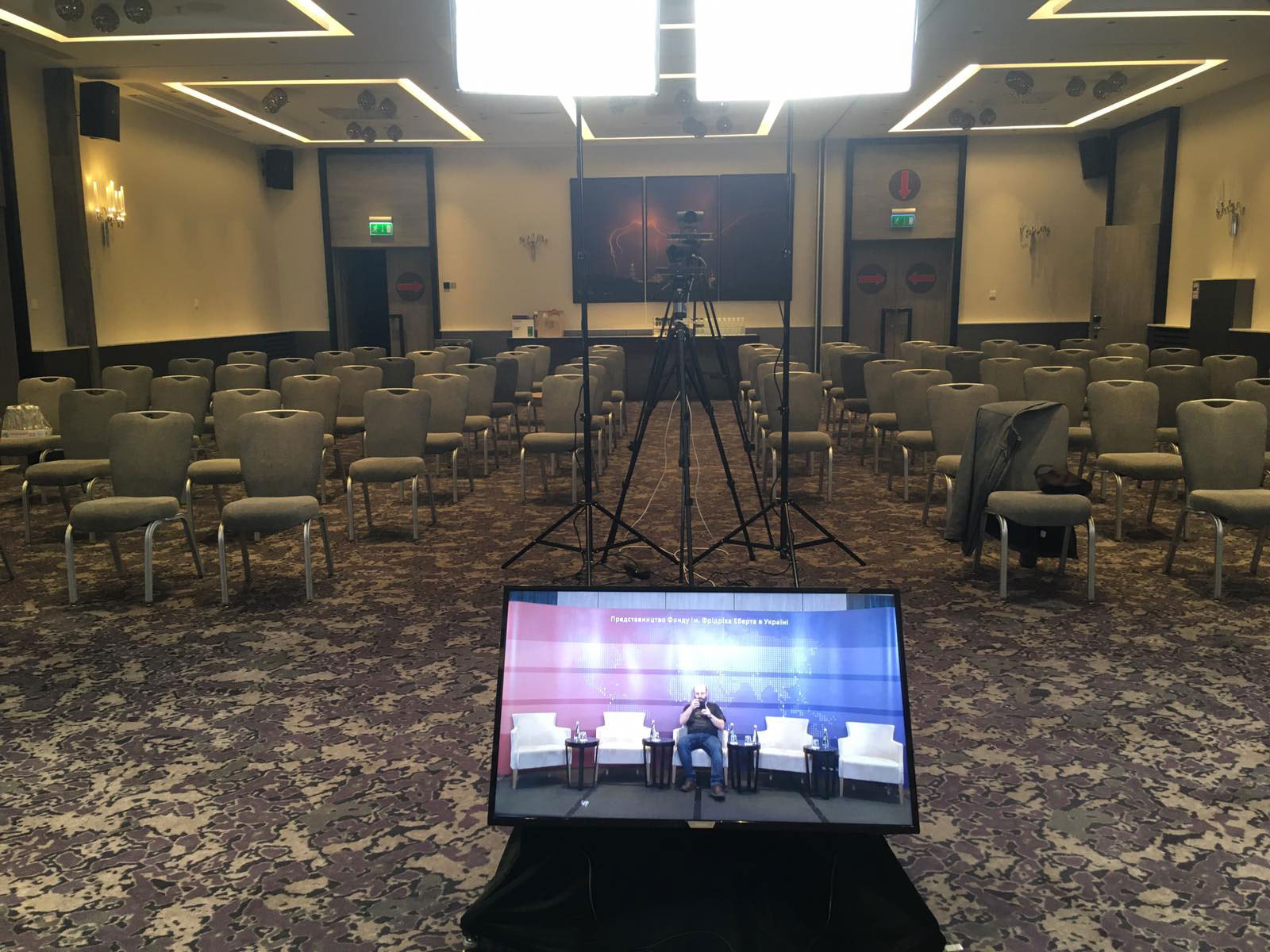 Аренда плазменная панель 43 подсказчик Киев, Украина