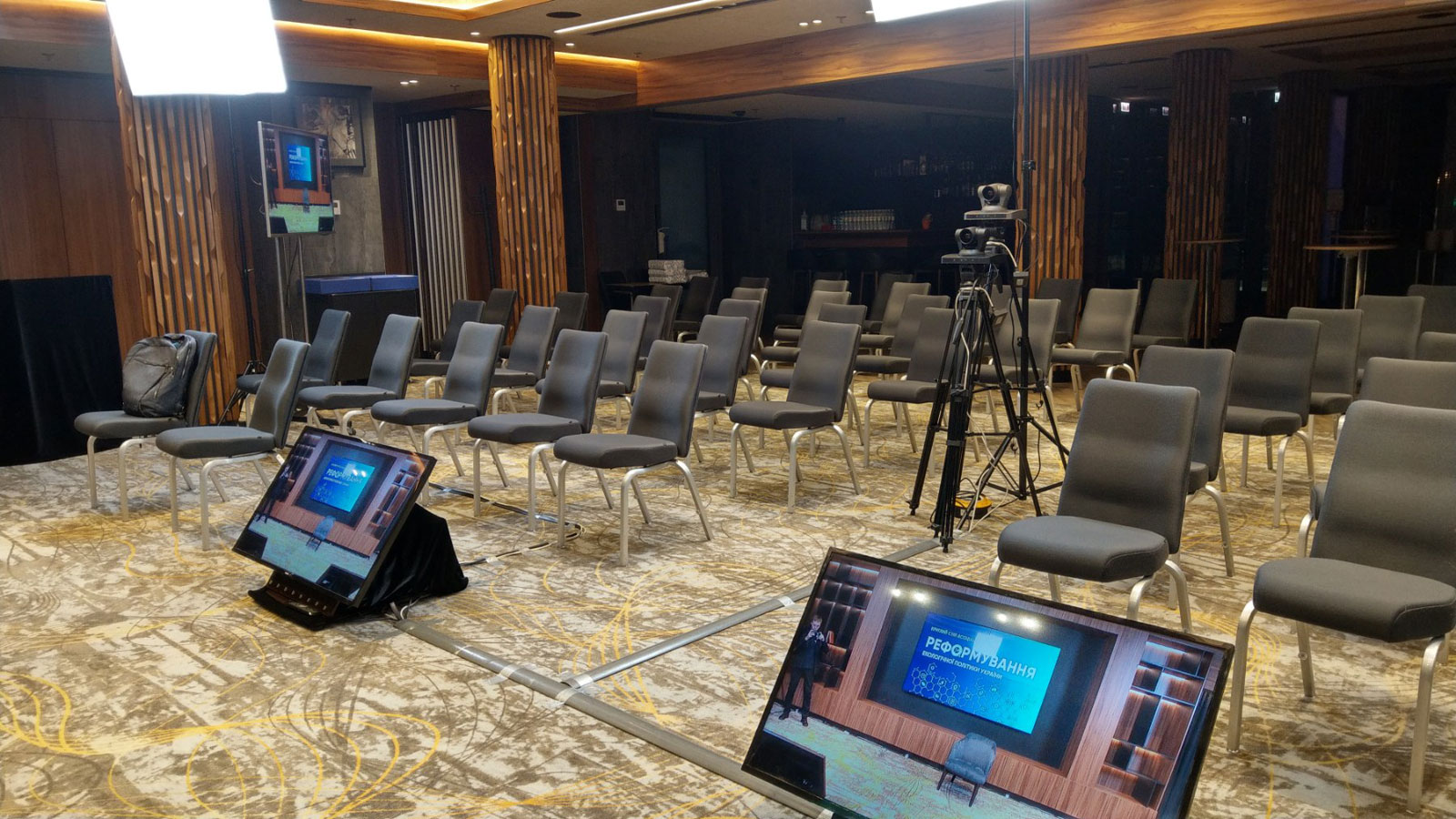 Аренда плазменная панель 43 подсказчик Киев, Украина