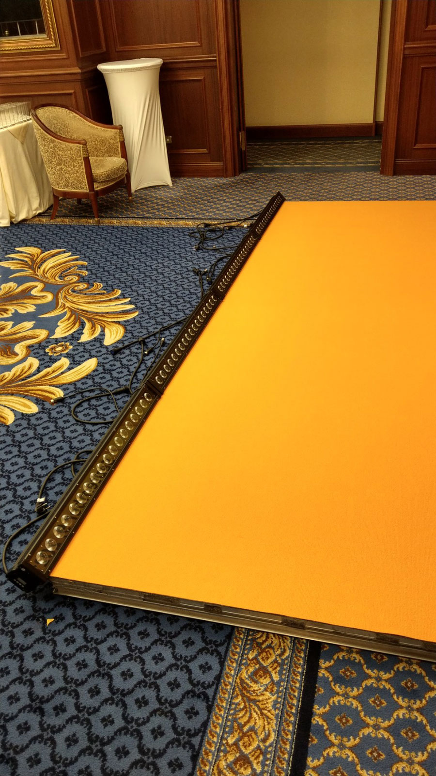 Аренда светодиодный статический прожектор (LED BAR) RGBWA+UV 18x15Вт Киев, Украина