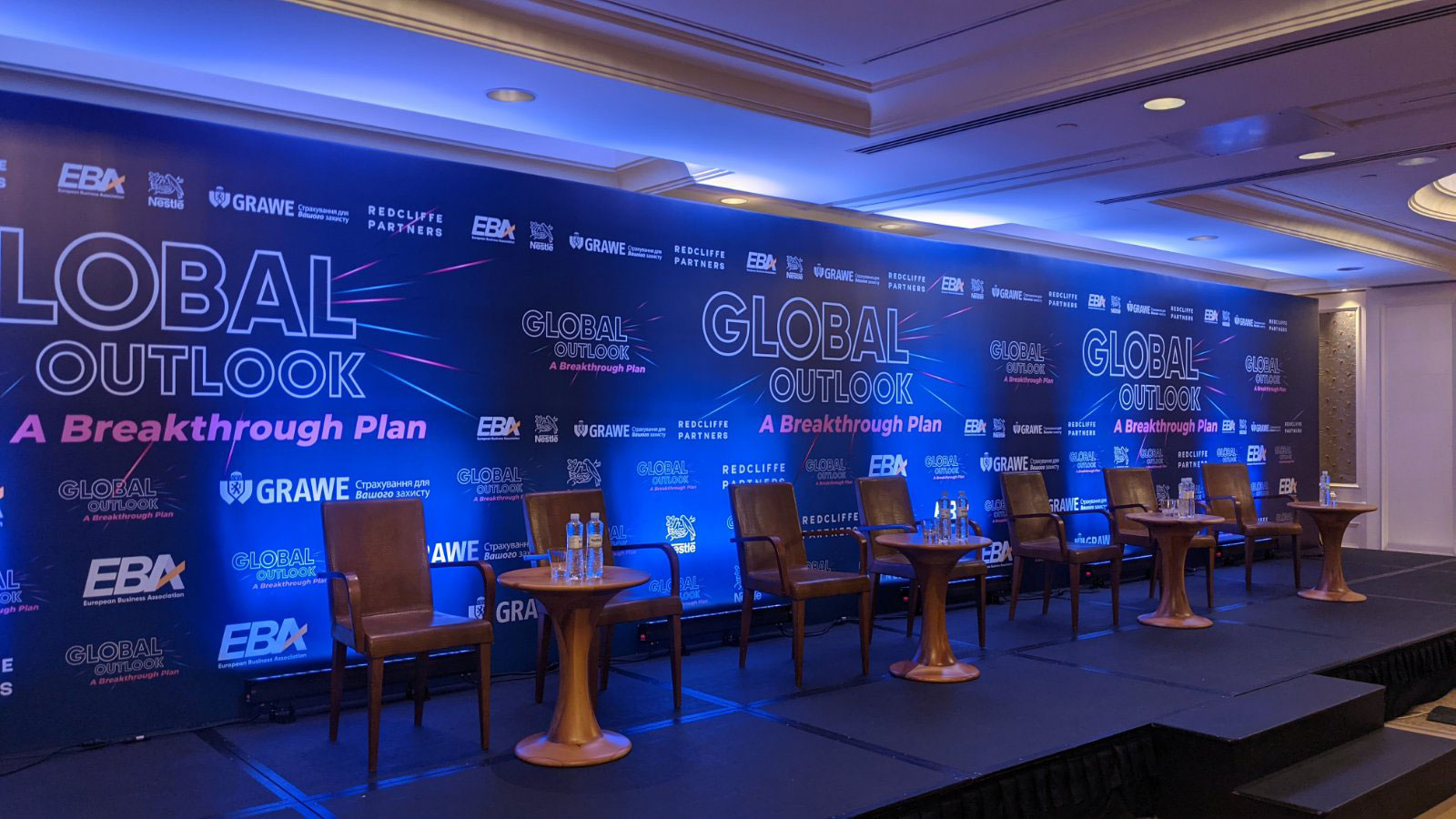 Аренда светодиодный статический прожектор (LED BAR) RGBWA+UV 18x15Вт Киев, Украина