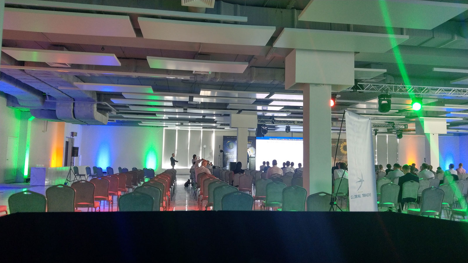 Аренда светодиодный статический прожектор (LED BAR) RGBWA+UV 18x15Вт Киев, Украина