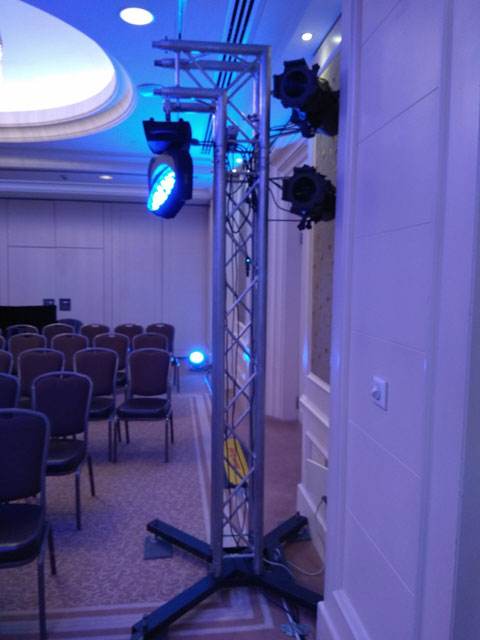 Оренда вітлодіодний динамічний прожектор WASH RGBW 36х10 із zoom Київ, Україна