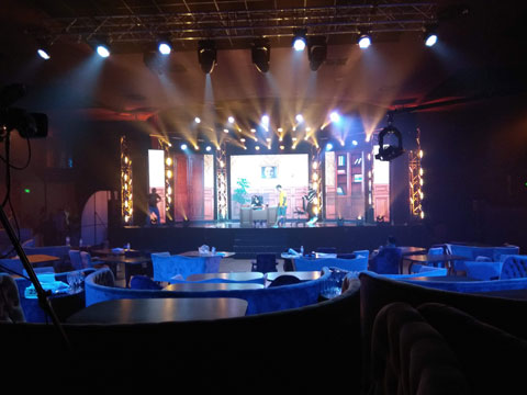 Оренда вітлодіодний динамічний прожектор WASH RGBW 36х10 із zoom Київ, Україна