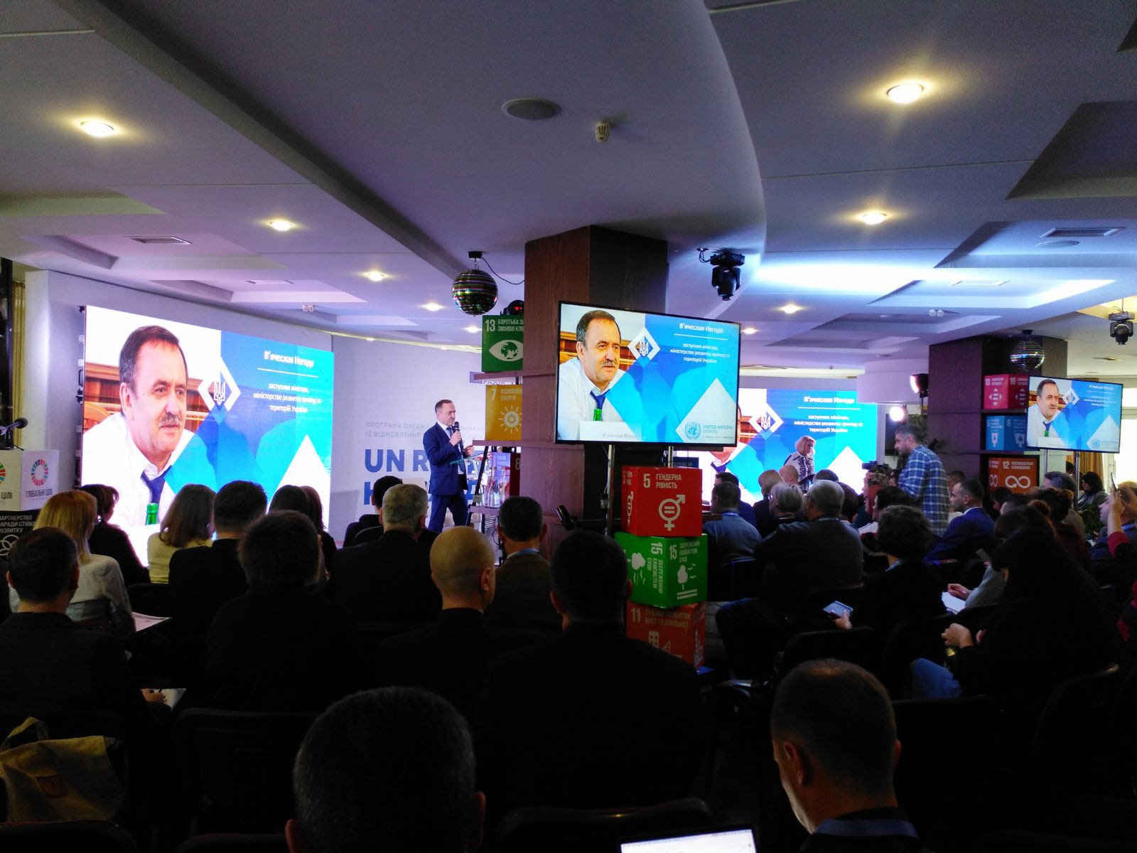 Светодиодные экраны, услуга или аренда. Киев, Украина. Компания Эквиптайм