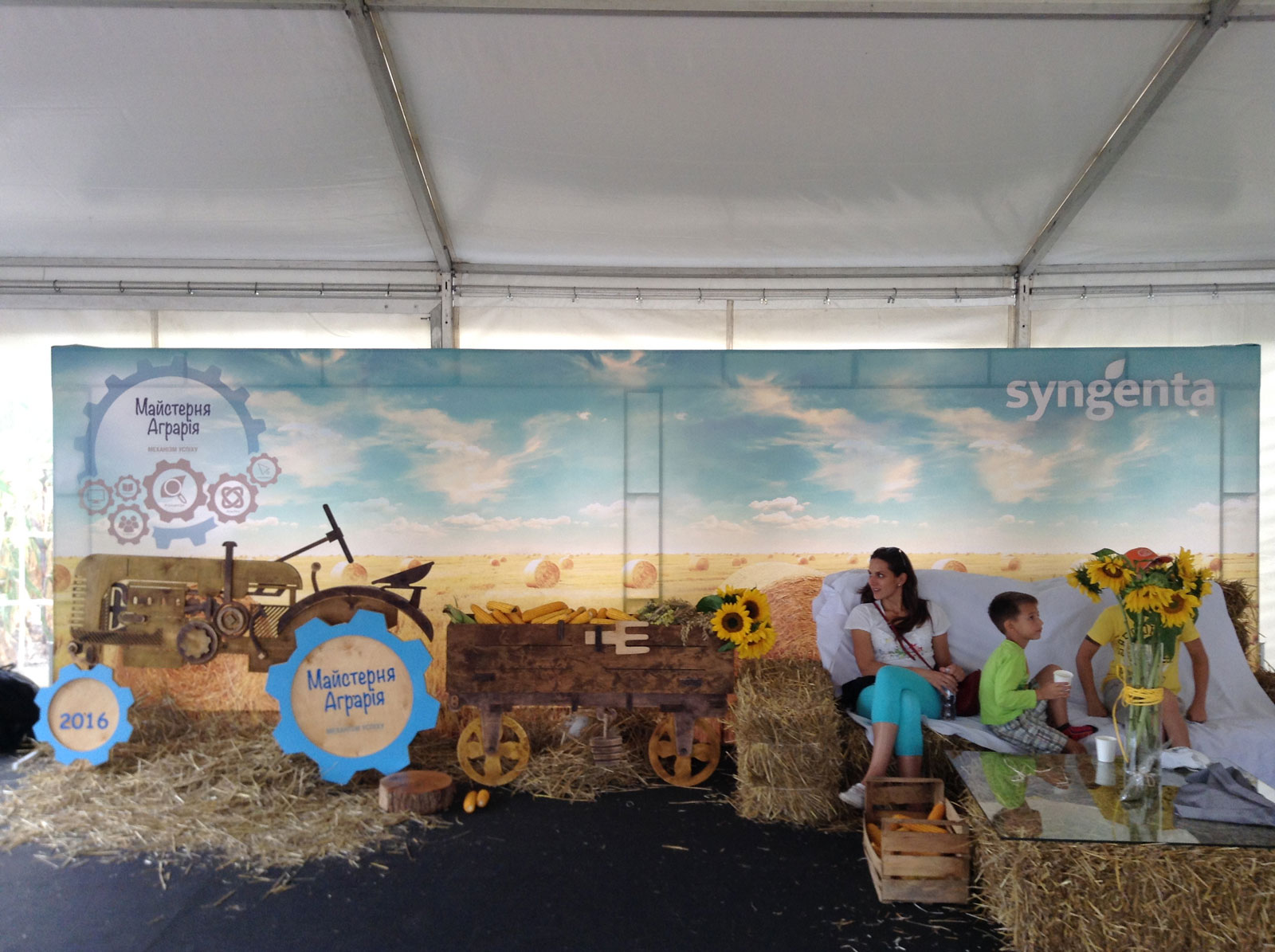 Баннер как элемент фотозоны, услуга или аренда. Киев, Украина. Компания Эквиптайм