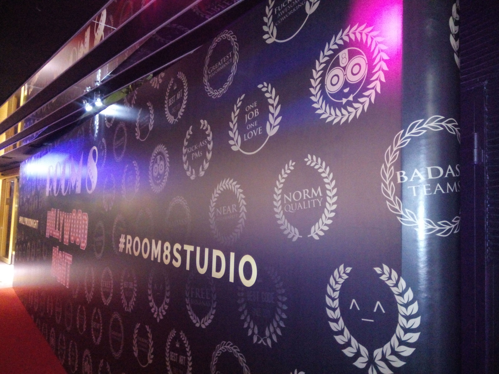 Баннер как элемент фотозоны, услуга или аренда. Киев, Украина. Компания Эквиптайм