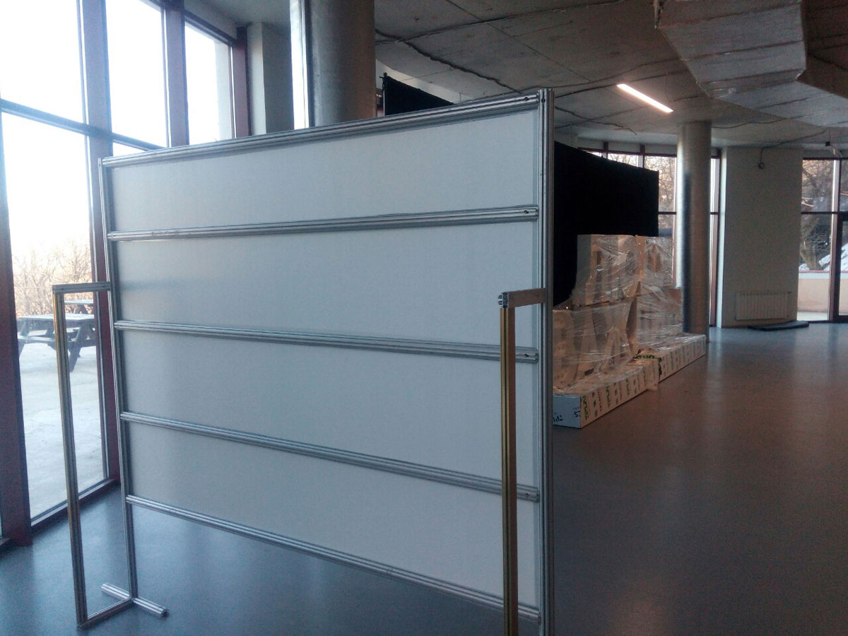 Баннер как рекламный или информационный стенд, услуга или аренда. Киев, Украина. Компания Эквиптайм