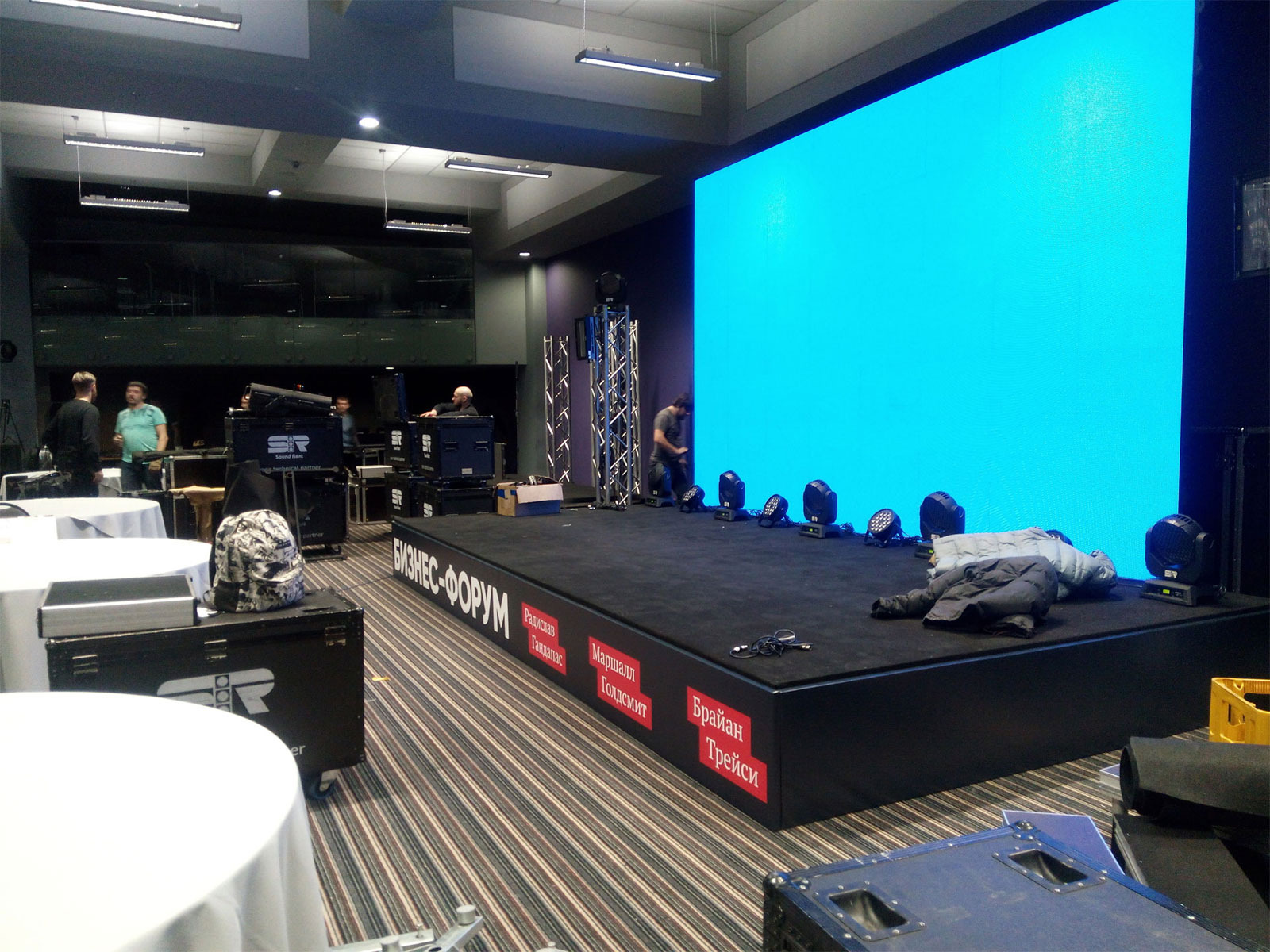 Баннер как вариант брендирования подиума, услуга или аренда. Киев, Украина. Компания Эквиптайм