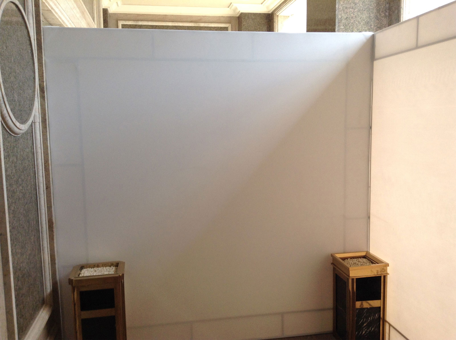 Баннер как возможность зонирования помещений, услуга или аренда. Киев, Украина. Компания Эквиптайм