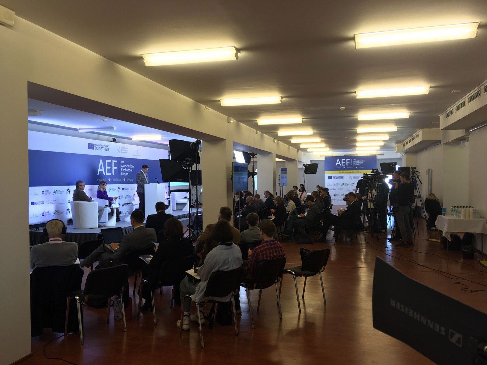 Баннер как элемент брендирования сценического пространства, услуга или аренда. Киев, Украина. Компания Эквиптайм