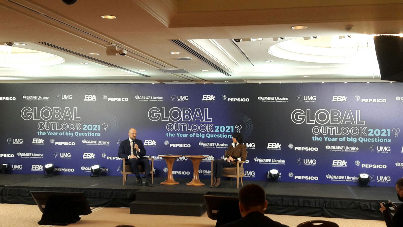 Баннер как элемент брендирования сценического пространства, услуга или аренда. Киев, Украина. Компания Эквиптайм