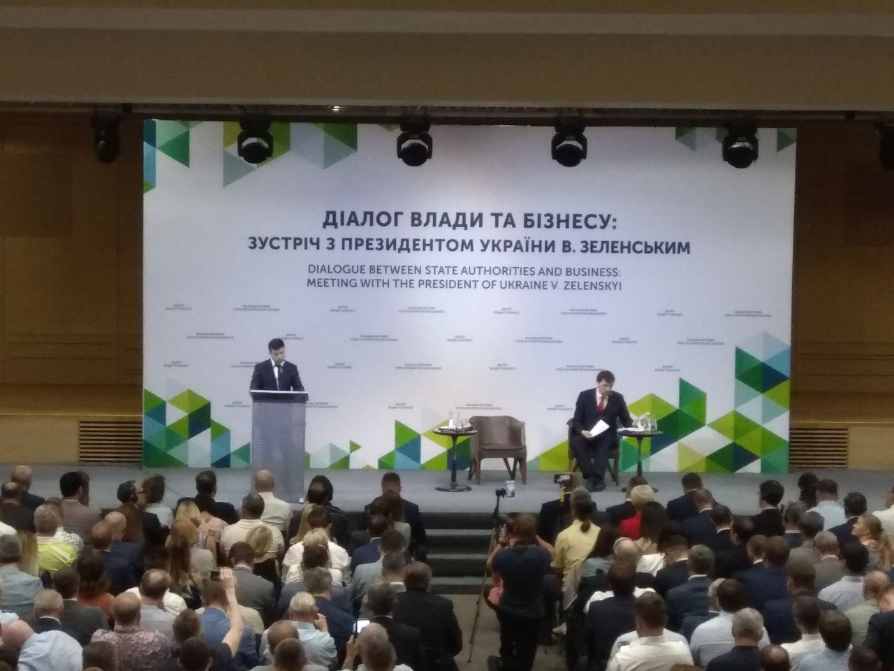 Баннер как элемент брендирования сценического пространства, услуга или аренда. Киев, Украина. Компания Эквиптайм