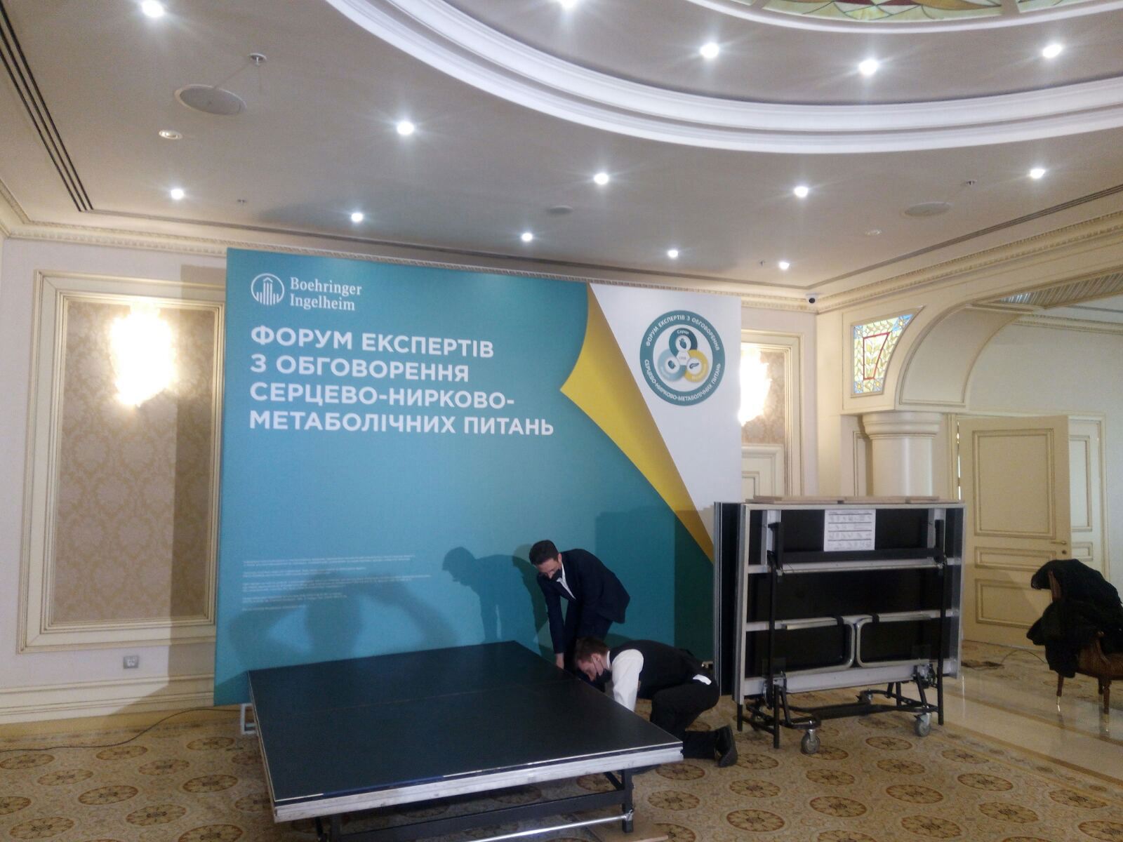 Баннер как Пресс Волл, услуга или аренда. Киев, Украина. Компания Эквиптайм