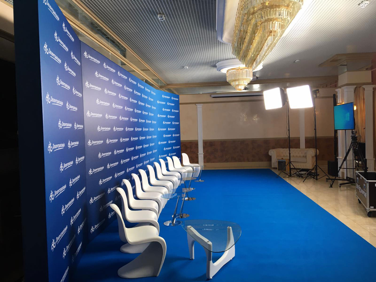 Баннер как элемент брендирования сценического пространства, услуга или аренда. Киев, Украина. Компания Эквиптайм