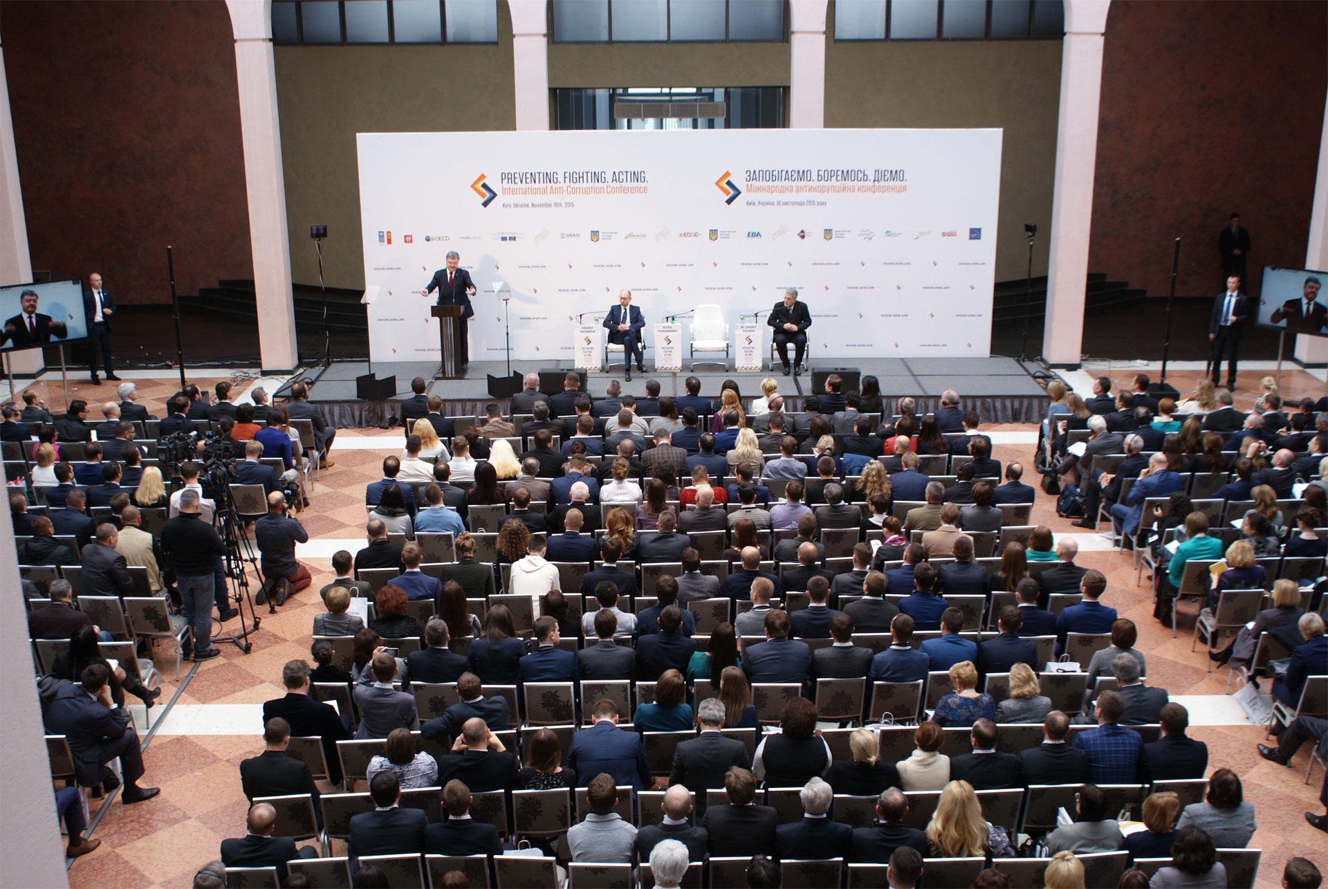 Баннер как элемент брендирования сценического пространства, услуга или аренда. Киев, Украина. Компания Эквиптайм