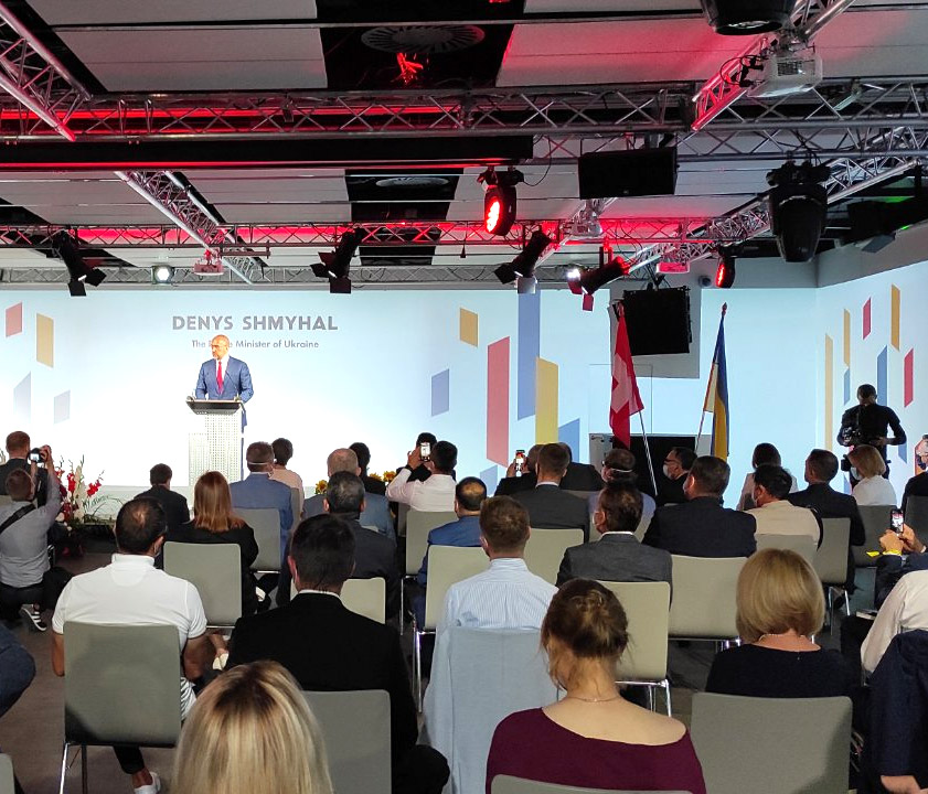 Оборудование для проведение видео аудио конференций, синхронный перевод, презентации на мероприятии в Киеве