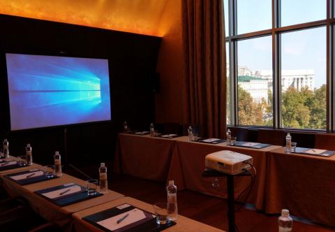 Аренда проекционных экранов Киев, Украина