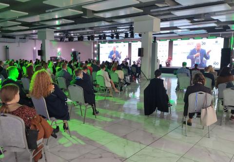 Система голосування та пульти опитування для голосування оренда обладнання для голосування Київ Україна