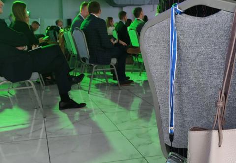 Система голосування та пульти опитування для голосування оренда обладнання для голосування Київ Україна