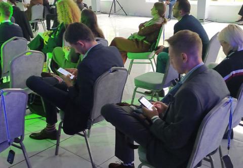 Система голосування та пульти опитування для голосування оренда обладнання для голосування Київ Україна