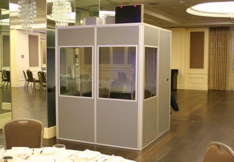 Оборудование для синхронного перевода. Организация, аренда оборудования для синхронного перевода Киев Украина