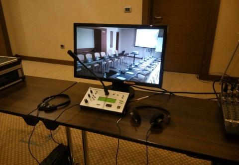 Оборудование для синхронного перевода. Организация, аренда оборудования для синхронного перевода Киев Украина