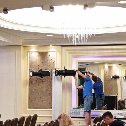 Аренда светодиодный профильный прожектор 200Вт 3000-6000K Киев, Украина