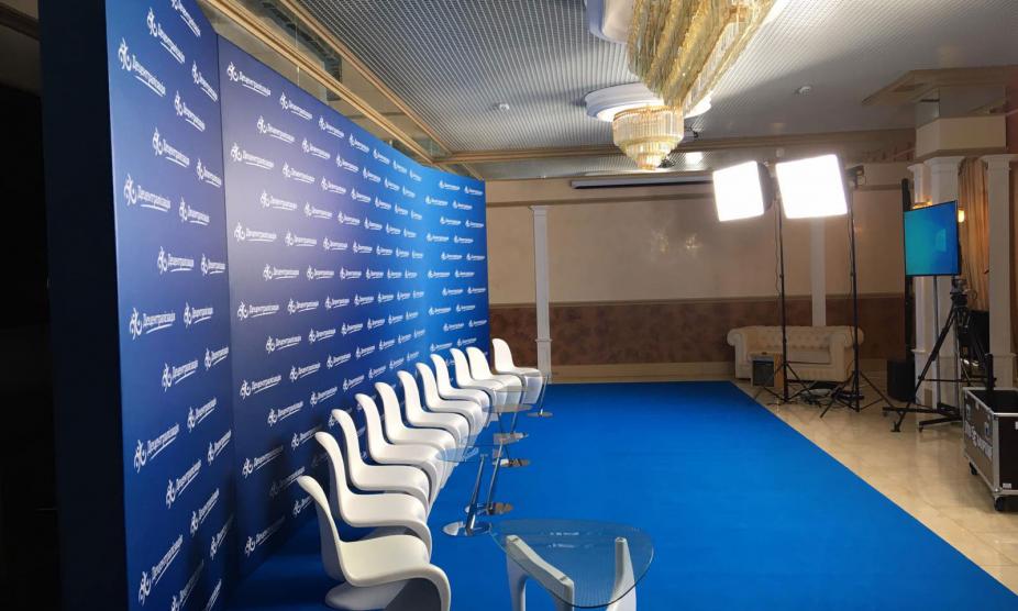 Баннер как элемент брендирования сценического пространства, услуга или аренда. Киев, Украина. Компания Эквиптайм