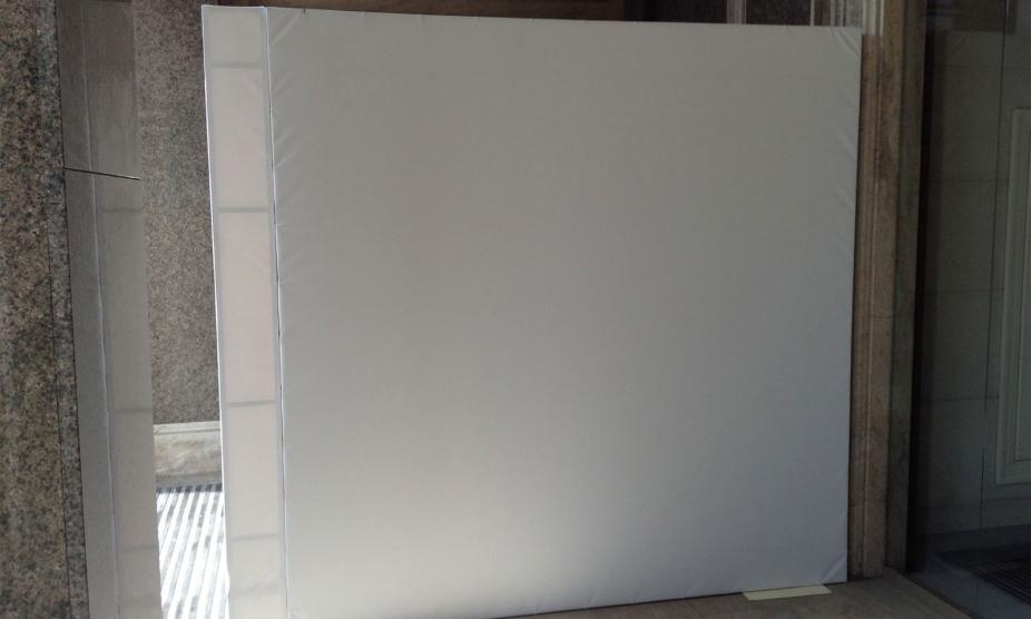 Баннер как возможность зонирования помещений, услуга или аренда. Киев, Украина. Компания Эквиптайм