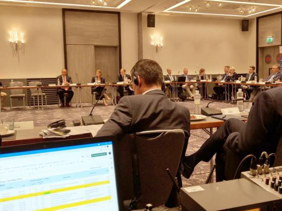 Круглый стол. Аренда оборудования для проведения конференций Киев, Украина. Организация и поддержка